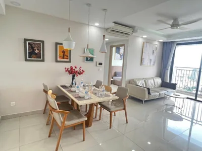 Apartamento de tres dormitorios con balcón — Olahome Apartment By Me In Rivergate Building